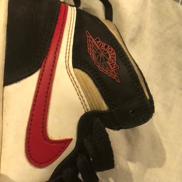 AIR JORDAN NIKE RED SWOOSH,JORDAN, WITHWHITE BLACK - Picture 3 of 6